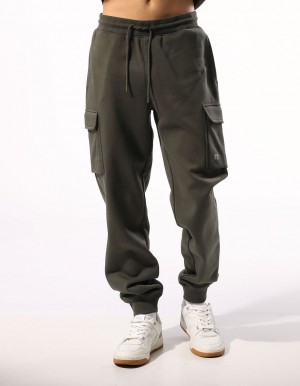 Track pants Russell Athletic Brooklyn Cargo Barbati Masline Verzi | 48253-FUVA